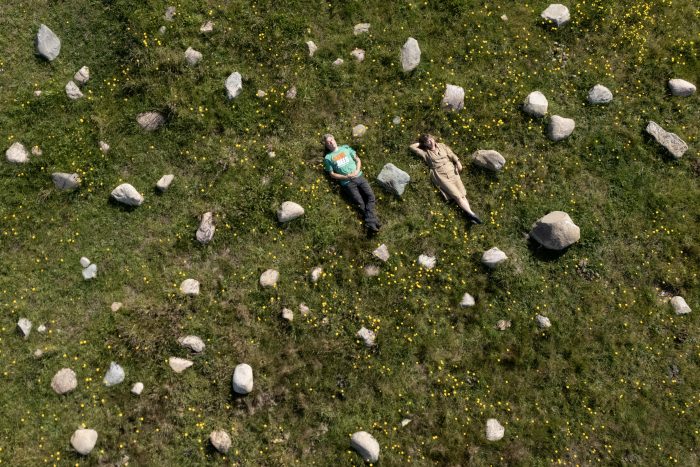 Det er godt for biodiversiteten, når store marksten vender tilbage til landskabet på Mors i det nordvestlige Jylland med støtte fra Naturfonden.