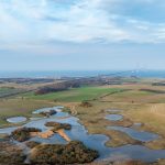 Naturområdet ligger i første række til Storebælt, lige ved Korsør, Korsør Station og Storebæltsbroen. Foto Jesper Edvardsen /Den Danske Naturfond