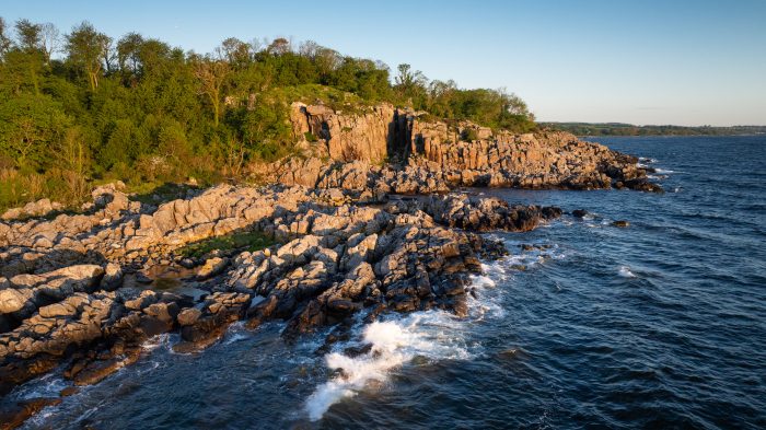 Et nyt naturprojekt har set dagens lys ved Randkløve Skår på kysten mellem Gudhjem og Svaneke på Bornholm. Det skal ikke kun beskytte og forbedre naturen, men også skabe mere spændende og tilgængelige naturoplevelser i et område på 50 ha ved Randkløve Skår.