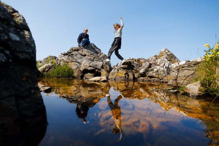 I år rundede Naturfonden de første ti år. Det fejrede vi blandt andet ved at give naturen flere end 800 ha mere plads, hvor vilde dyr og planter kan leve godt fremover. Antallet af naturområder voksede fra 22 til 26 naturområder, som vi sikrede sammen med tusindvis af danskere, virksomheder, og fonde. Vi købte blandt andet det første naturområde på Bornholm. Se årets nye naturområder her.