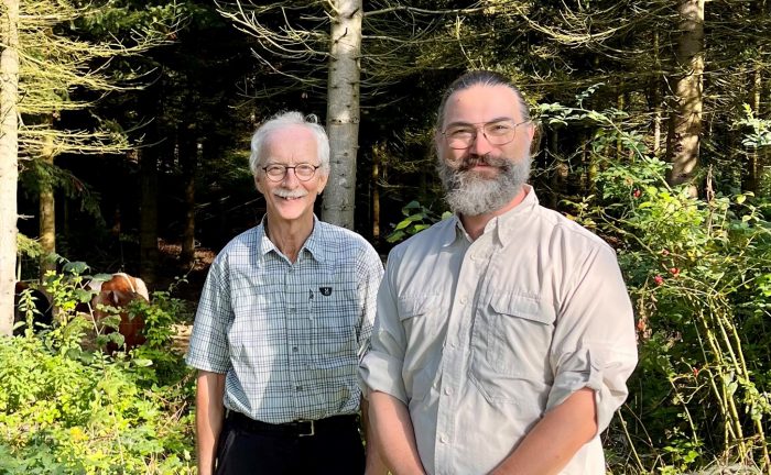 Naturen i området er truet, men nu vil en godsejer, en flok natur-ildsjæle og en kommune sammen forbedre og samle natur i et stort naturområde ved Hadsten i Østjylland. Her bliver mere plads til vilde dyr og planter og vandreruter til alle. Det sker med støtte fra Naturfonden.